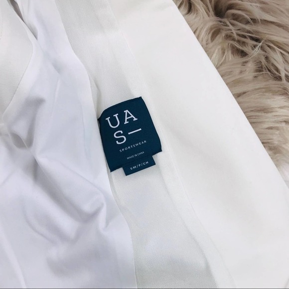 NWT Under Armour White & Grey Vest with Built in Hood-Small - Picture 6 of 6